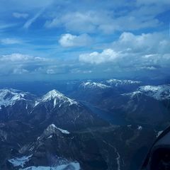 Flugwegposition um 13:34:59: Aufgenommen in der Nähe von Gemeinde Vomp, Österreich in 3058 Meter